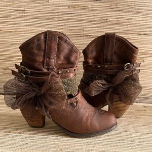 Womens cowboy booties brown zip up with bow tule and bedazzling womens size 9